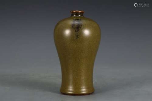 Tea-glazed plum vase