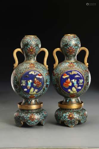 A pair of gourd vases with cloisonné enamel floral pattern i...