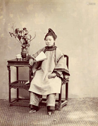 华芳照相馆 1870s 华芳照相馆 福州小足女子坐像 蛋白照片