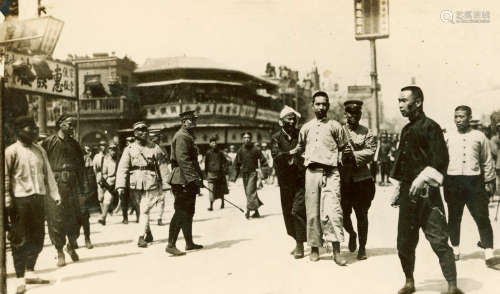 1927 「四一二」反革命政变原版照片（2张） 银盐纸基/Gelatin Silver...