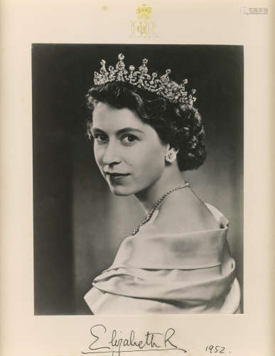 尤瑟夫·卡什 1952 尤瑟夫·卡什 英女王伊丽莎白二世签名照 银盐纸...