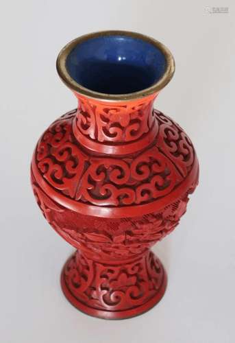 Kleine Vase, Cloisonné und roter Lack,, Höhe ca.11cm