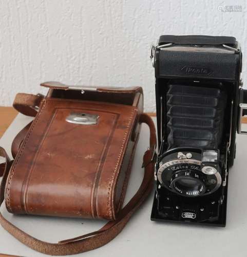 Zeiss-Ikon Kamera mit Lederetui