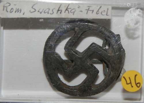 Römische Sastika-Fibel, Bronze, Durchmesser ca. 3,0-3,2cm