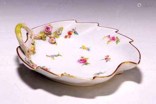 Leaf bowl, Meissen, around 1900, porcelain, applied