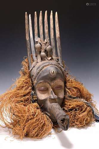 Face mask, Dan/Kran, Liberia, 20th century, carved wood