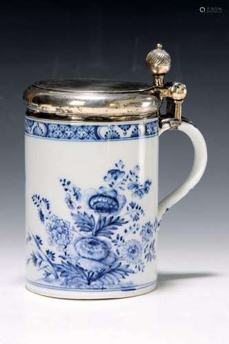 Early lidded tankard, Meissen, around 1750, surrounding