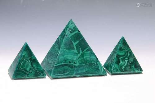 3 pyramids made of malachite, modern, approx. 12x11x11cm