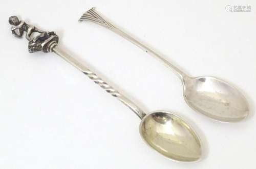 A silver Onslow pattern teaspoon hallmarked Sheffield 1917, ...