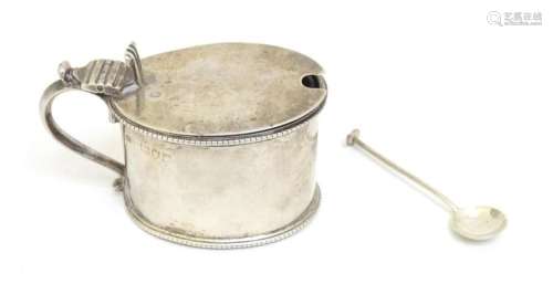 A Victorian silver mustard pot hallmarked London 1899 maker ...