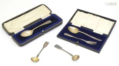 A pair of Victorian silver fiddle pattern salt spoons with g...