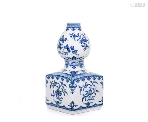 Chinese Blue and White Gourd Vase