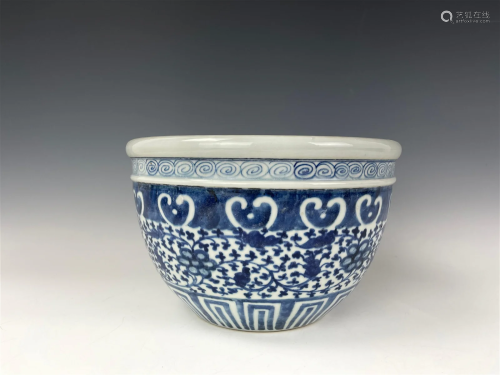 A Chinese Blue and White Porcelain Pot