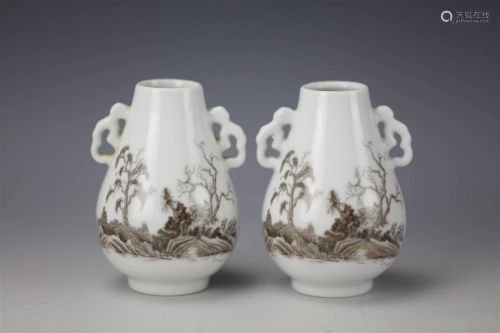 A Pair of Chinese Porcelain Vase with Double Handle