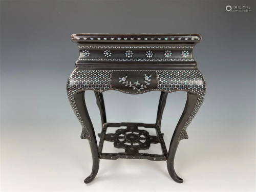 MOTHER OF PEARL INLAID BLACK LACQUER INCENSE STAND