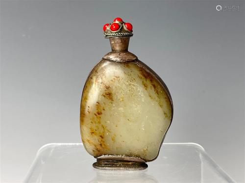 A Chinese Jade and Silver Snuff Bottle