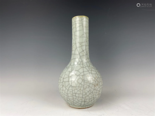 A Ge Style Porcelain Vase Marked