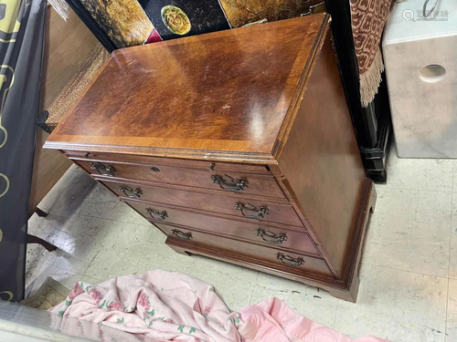 Old Hickory English Chippendale-Style Mahogany Chest