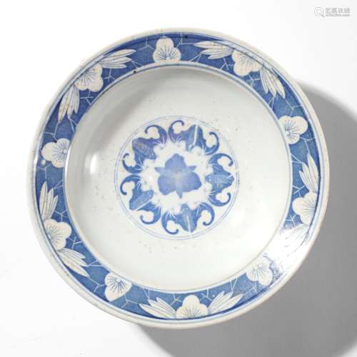二十世纪 建国瓷厂青花贴画竹梅福寿纹折沿碗