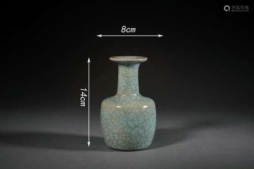 Guan-Type Dish-Top Vase