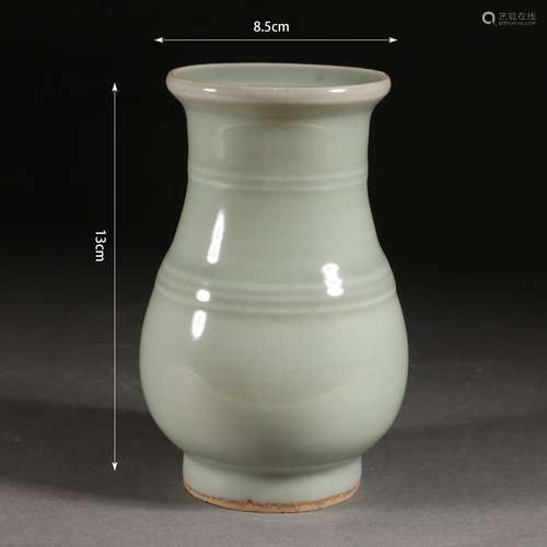 Longquan Kiln Vase with String Pattern