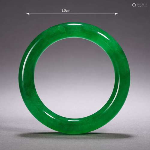 Mottled Jadeite Bangle