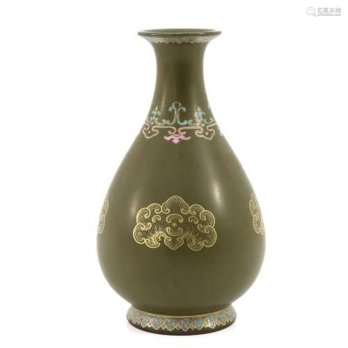 An Unusual Famille Rose and Gilt Teadust Bottle Vase