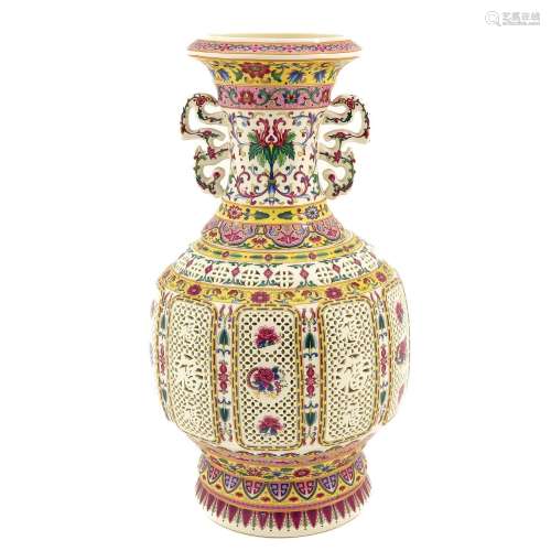 A Famille Rose Reticulated Vase
