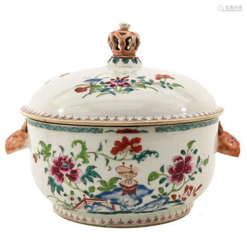 A Round Famille Rose Tureen