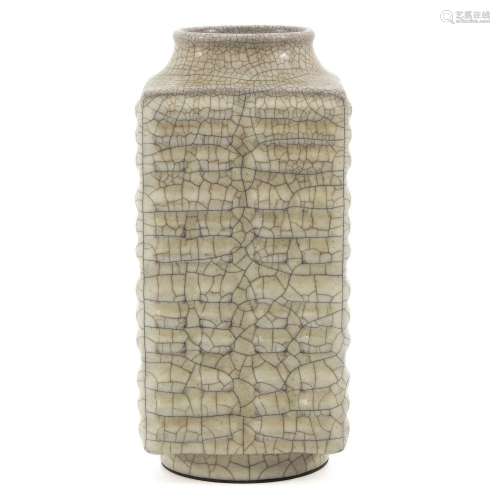 A Crackle Decor Kong Vase