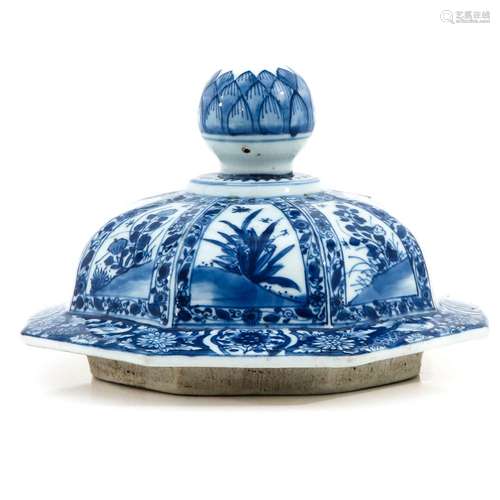 A Blue and White Kangxi Period Cover