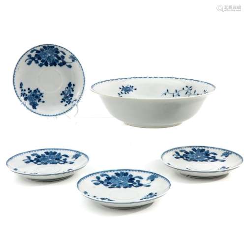 A Lot of 5 Blue and White Dishes