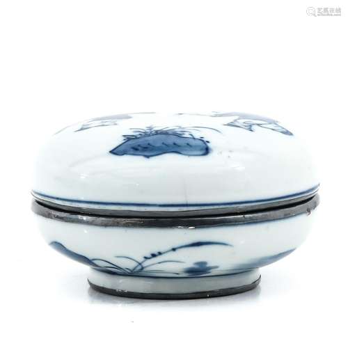 A Blue and White Round Jar with Cover