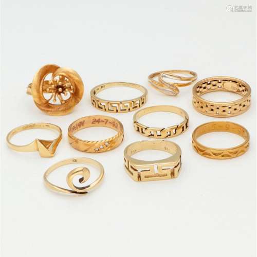Lot of various yellow gold rings.