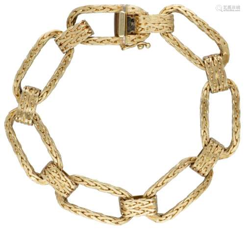 14K. Yellow gold link bracelet.