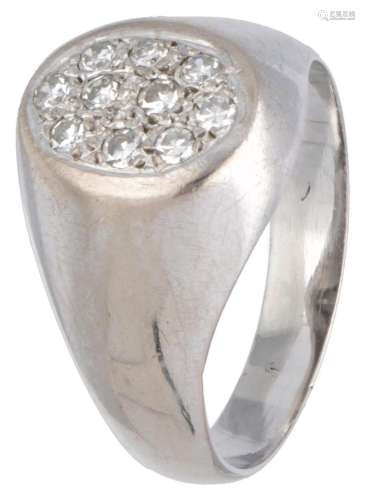 18K. White gold ring set with approx. 0.30 ct. diamonds.