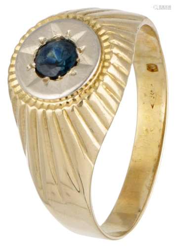18K. Bicolor gold ring set with approx. 0.29 ct. sapphire.