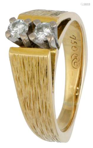 18K. Yellow gold ring set with approx. 0.22 ct. diamond.