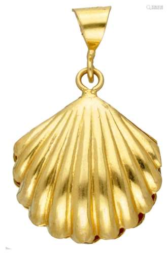 Vintage 20K. yellow gold shell pendant.