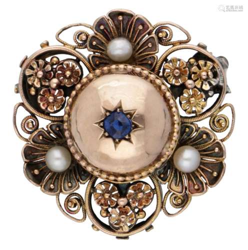 14K. Yellow gold antique brooch set with pearl and sapphire.