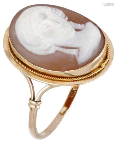 14K. Yellow gold ring set with a cameo.
