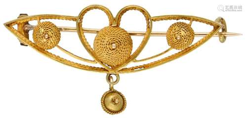 Antique 14K. yellow gold brooch with heart shape.