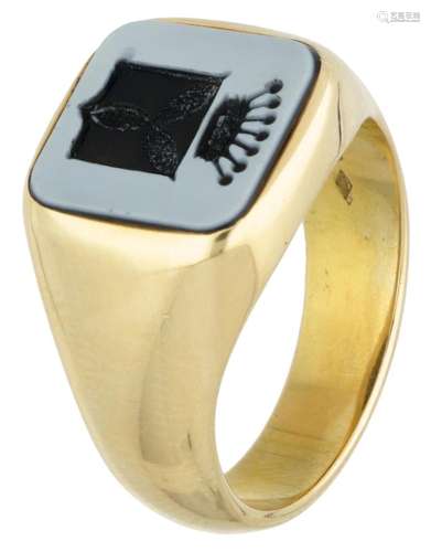 18K. Yellow gold signet ring set with a blue layered stone w...