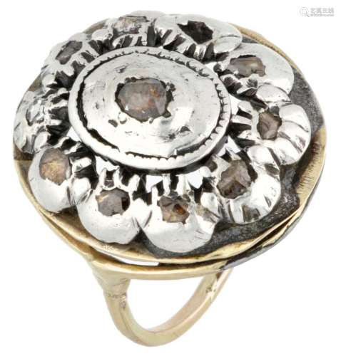 Antique BLA 10K. yellow gold ring, with a silver centerpiece...