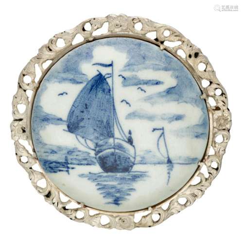 835 Silver brooch set with a Delft Blue plaque.