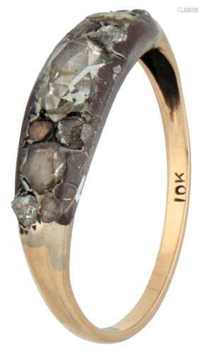 Antique BLA 10K. bicolor gold ring set with diamond.