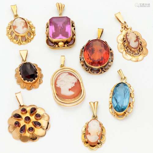 Lot of yellow gold vintage pendants set with various gemston...