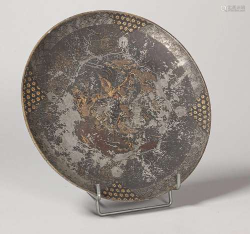 JAPON - Période MEIJI (1868-1912)  <br />
Plat à décor d'une...