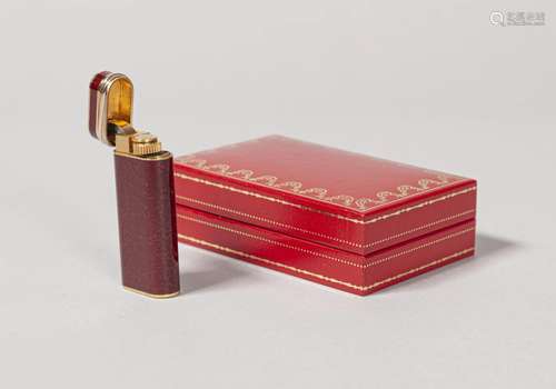 CARTIER<br />
Briquet "must", dans son écrin<br />...