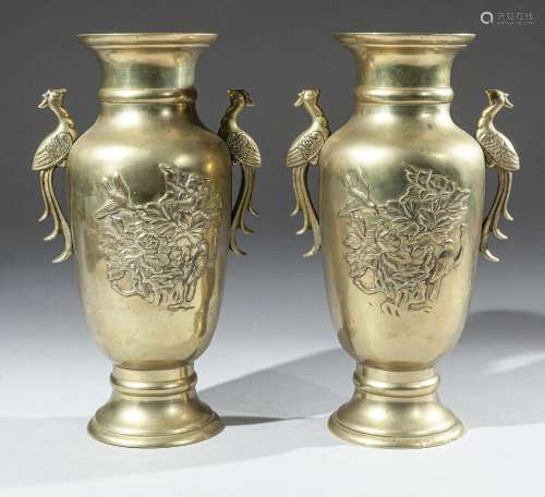JAPON - Période MEIJI (1868-1912)  <br />
Paire de vases en ...